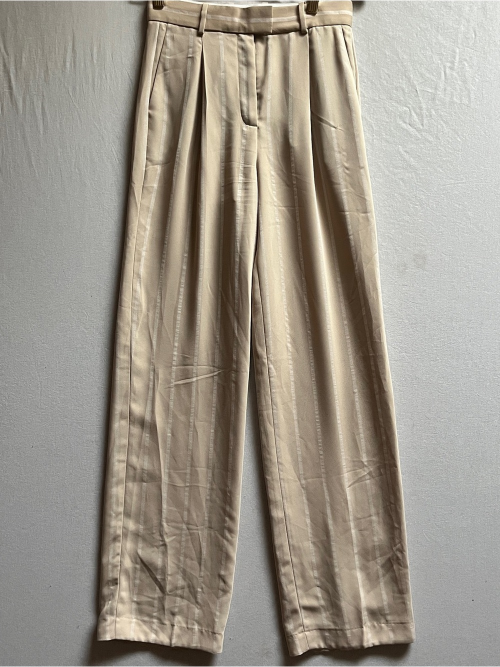 Babaton Aritzia Pleated Tailored Straight Leg Trousers Tan Cream 4